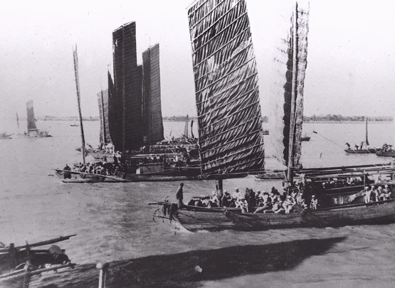 南京解放，一女子到三野驻地被哨兵拦下，报出姓名后政委亲自迎接