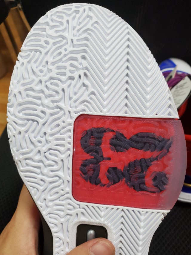 路威上脚篮球鞋2022,路威篮球鞋闪现2019