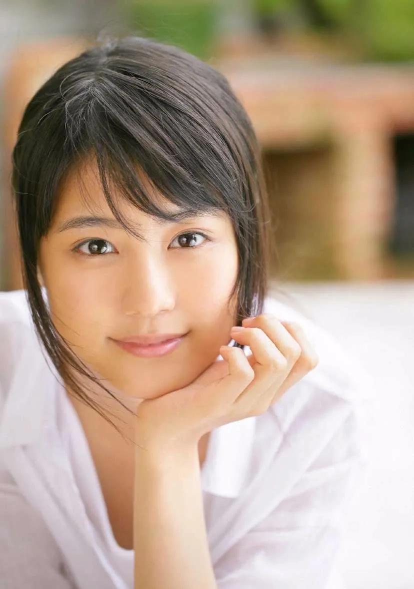 大脸发量少日常怎么化妆打扮,四十岁大脸微胖怎样打扮显年轻