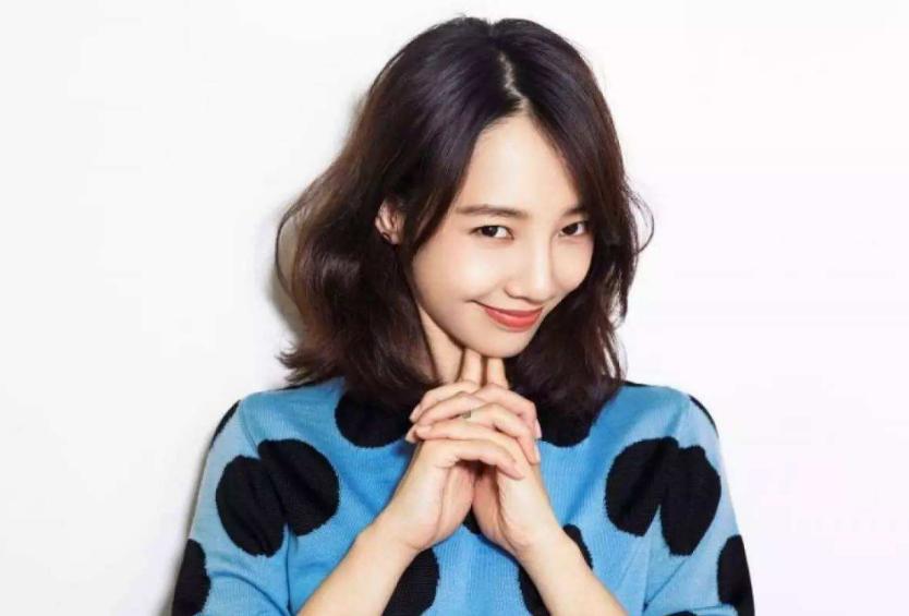 赵薇和友人聚餐,赵薇吻戏片段