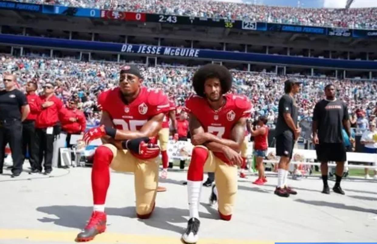 团结就是力量！利物浦全员在安菲尔德跪地，声援美国黑人抗议活动