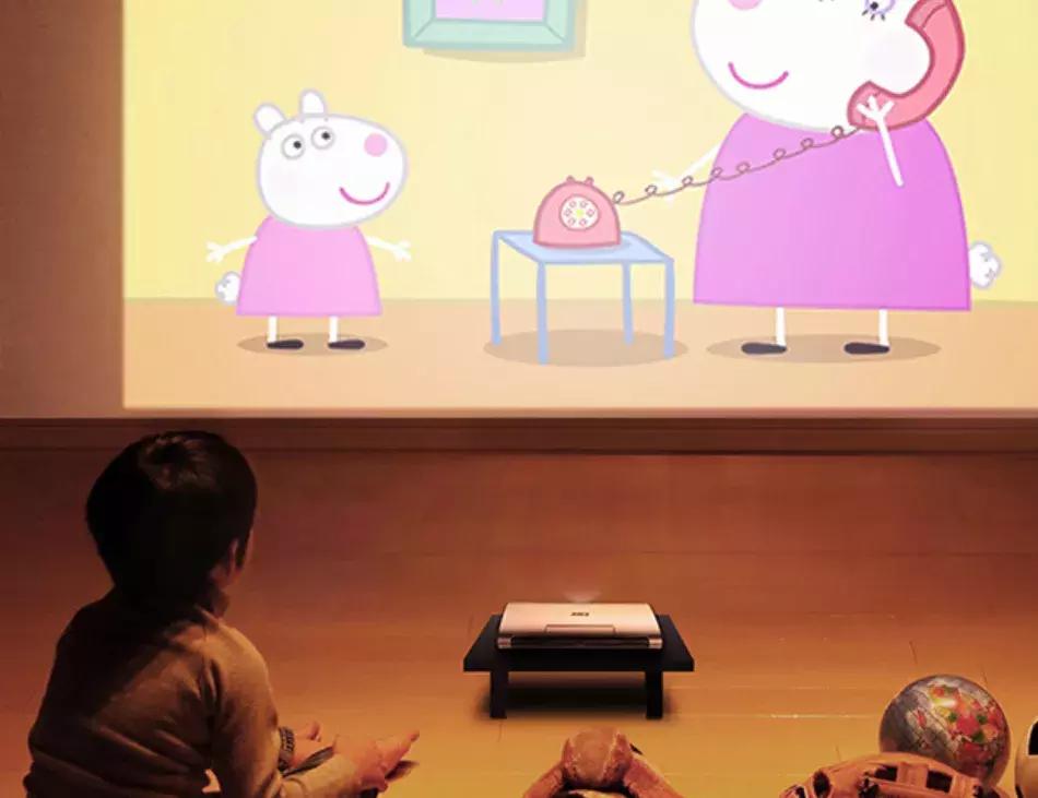 观影神器便携式家用投影仪推荐,智能投影仪家用超高清家庭影院