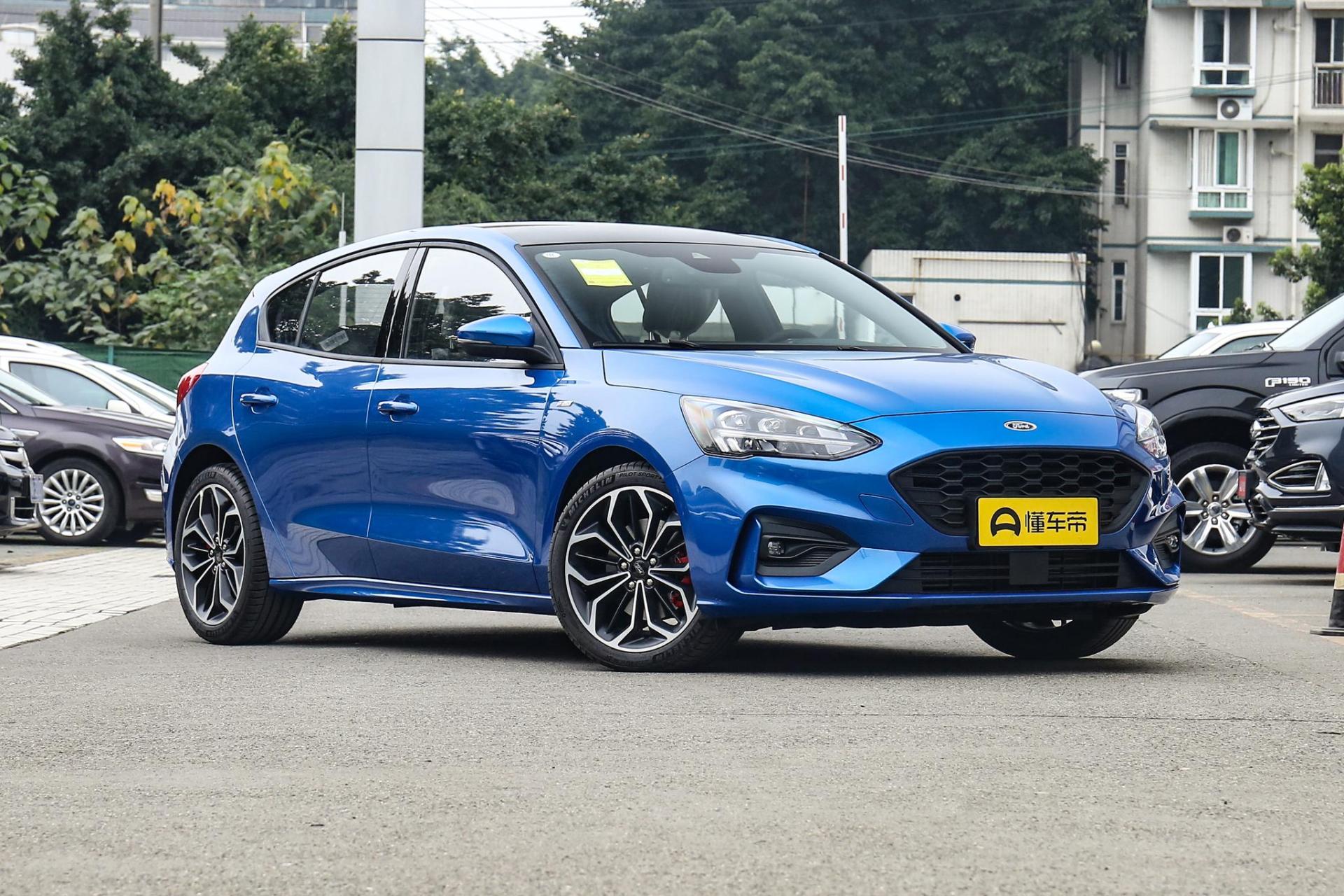 09福克斯1.8t两厢和三厢的区别,福克斯三厢买哪个版本性价比高