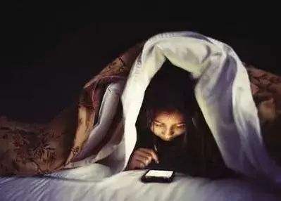 露脚踝会宫寒吗,露脚踝容易导致不孕吗