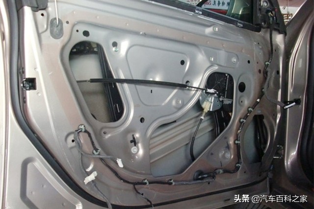 车门里掉了一个名片怎么弄出来,名片掉车门里了有关系吗