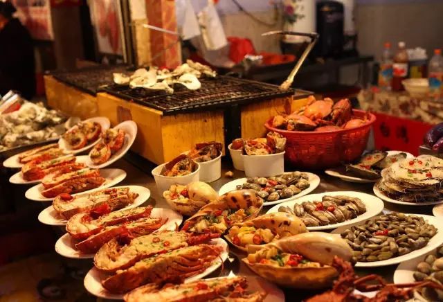 中国最著名十大小吃街及特色美食,中国夜市十大小吃街排行榜