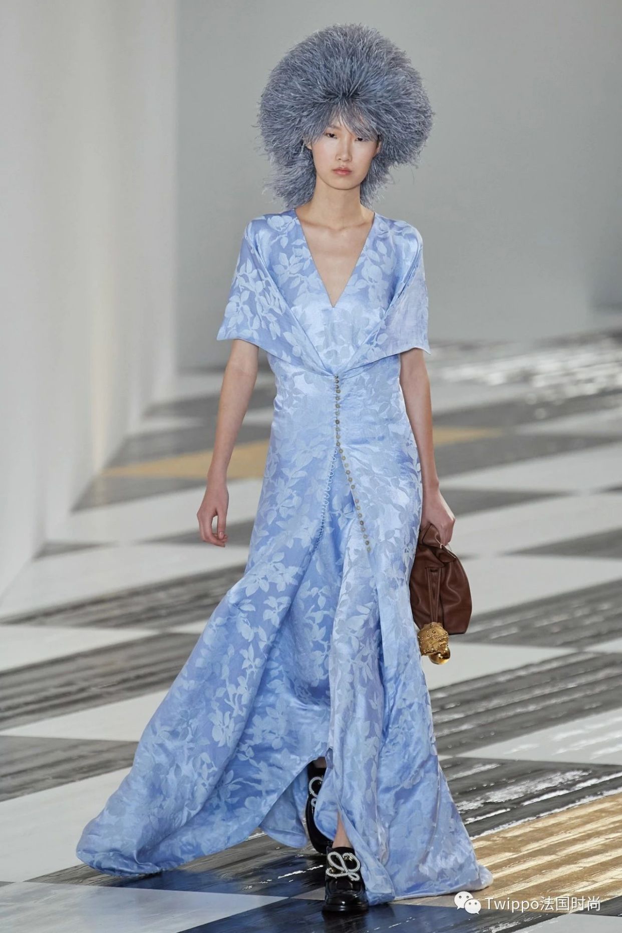 2020秋冬巴黎时装周givenchy秀场 (jacquemus 2020巴黎时装周秀场)