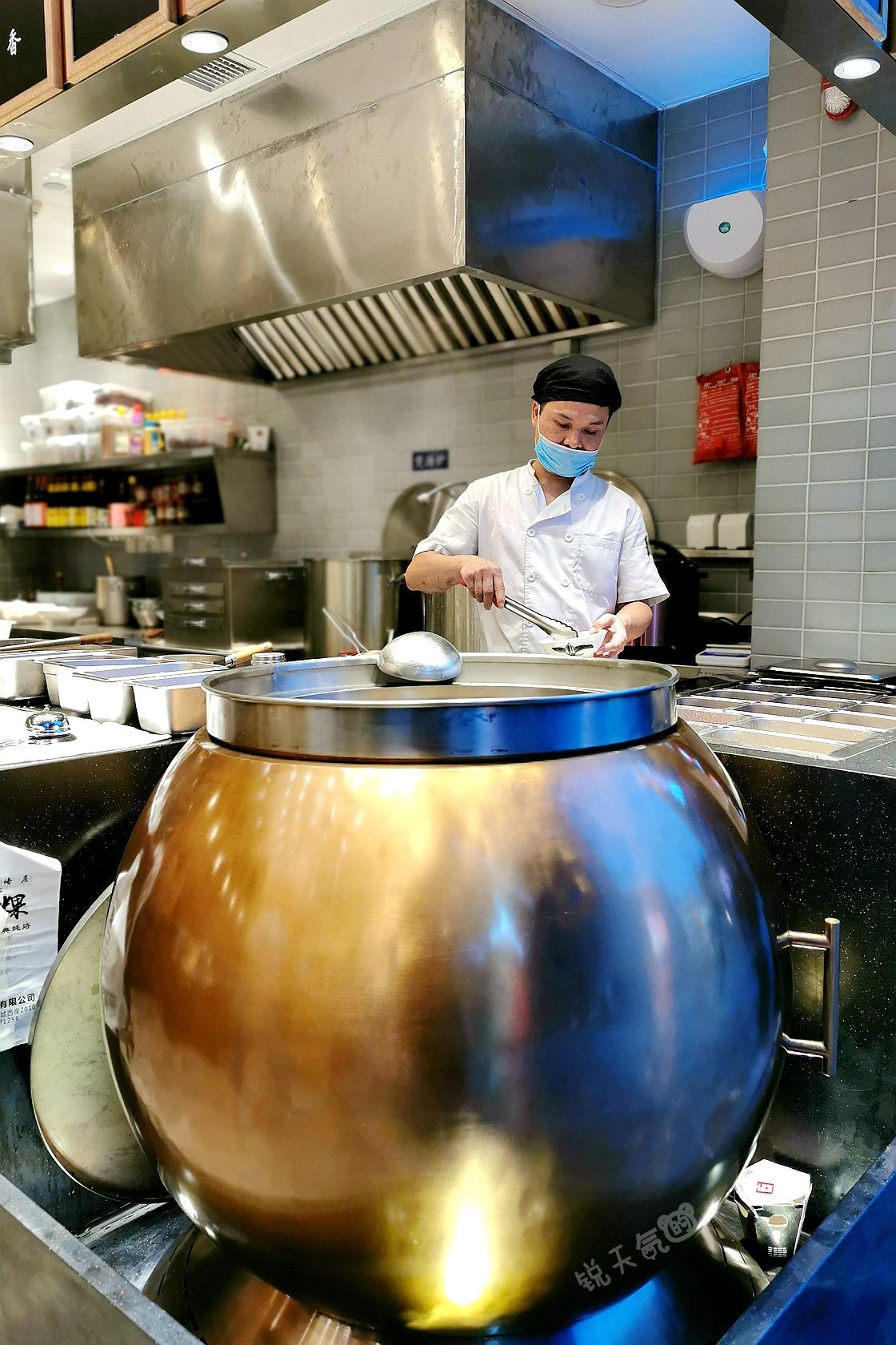 石磨现做现卖,一碗正宗的潮汕粿条