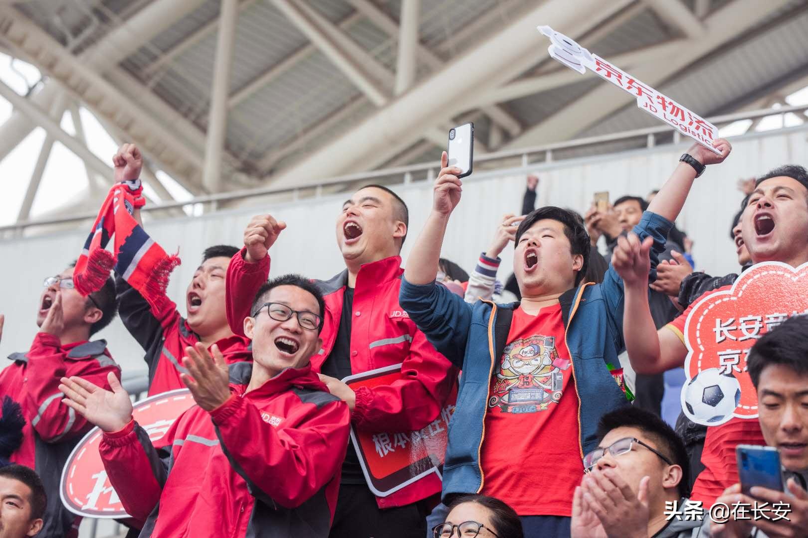 为一线员工“圆足球梦”，京东物流包专车跨城观战中甲球赛