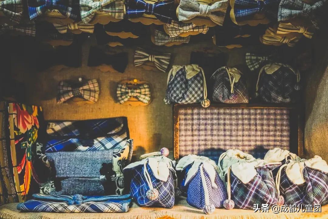 在成都这些小众的杂货铺里，藏着女娃娃最乖的头花