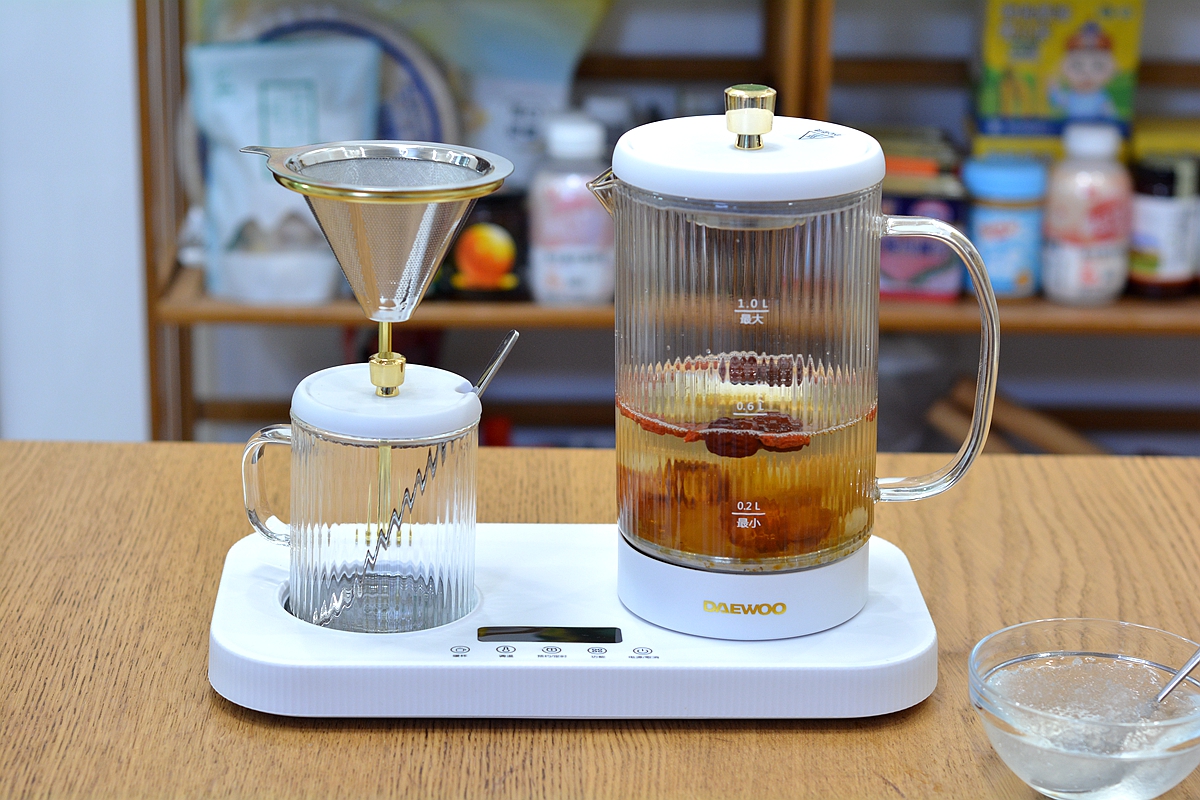 女士喝的桃胶,熬制桃胶羹