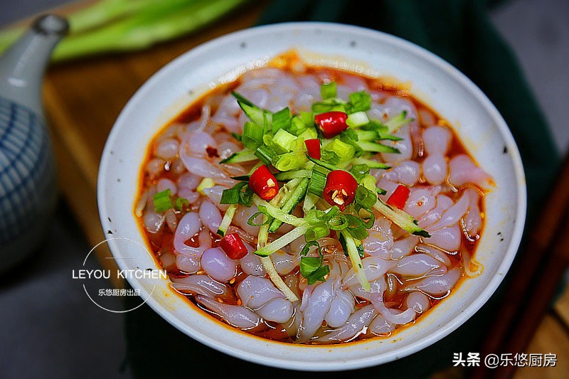 自己在家就能做q弹爽滑的凉粉,简单易做的凉粉清凉爽口