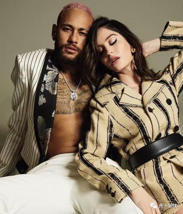 足球最深情的球员女友,足球运动员与球迷的暖心时刻