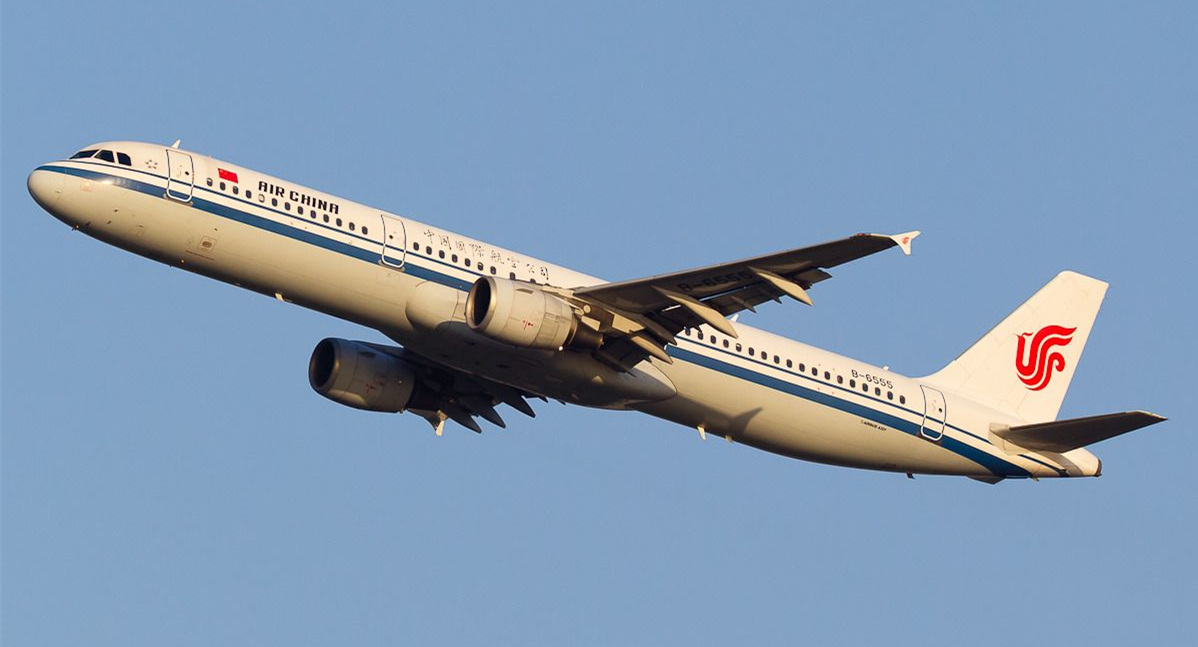 国航一航班遭遇强烈颠簸机长,国航飞机急降