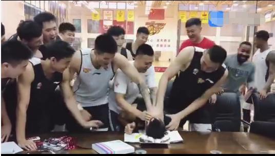 2011易建联从nba回归cba首秀,cba易建联算一哥吗