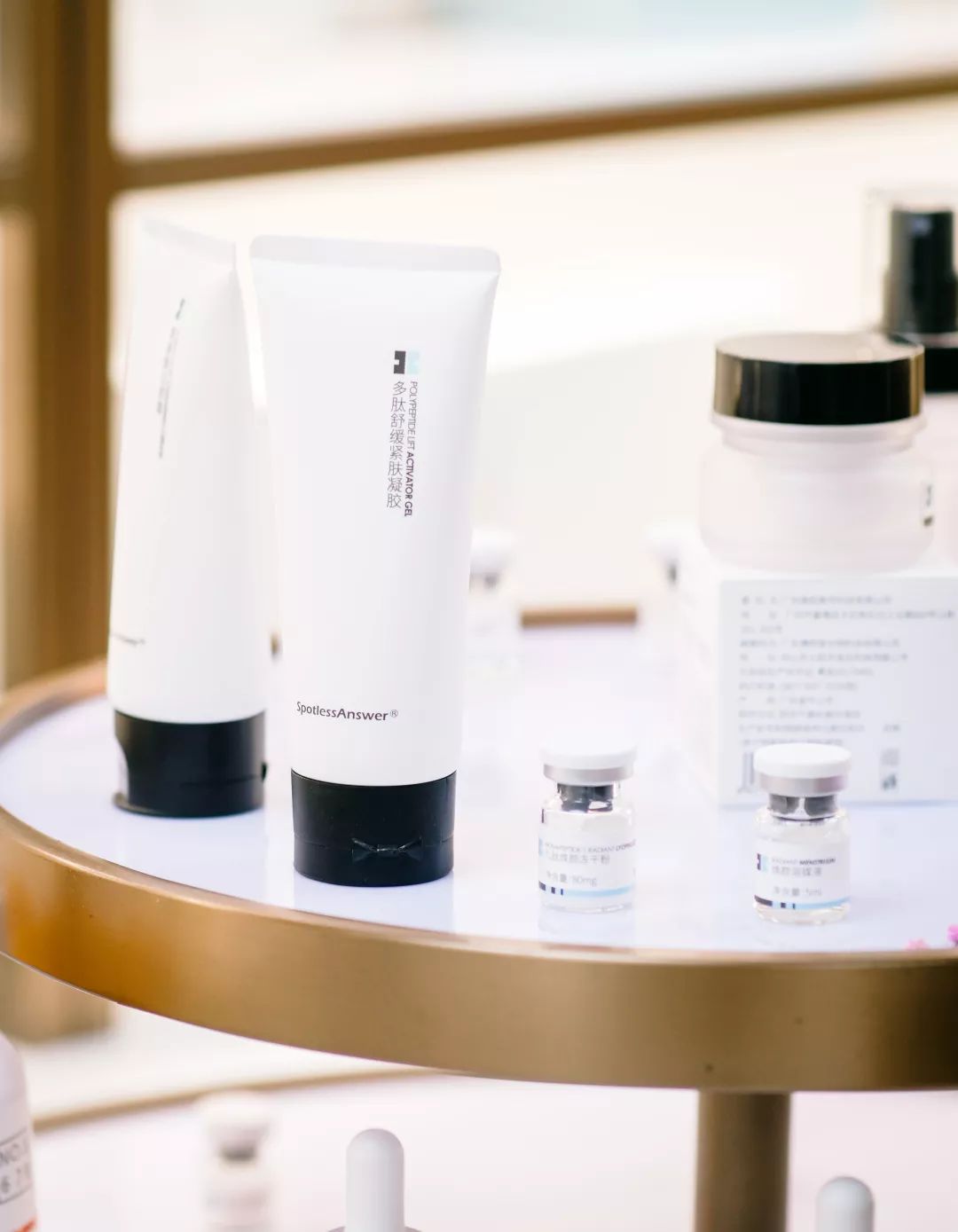 贵妇深层毛孔清洁,皮肤管理护肤中心深层清洁毛孔