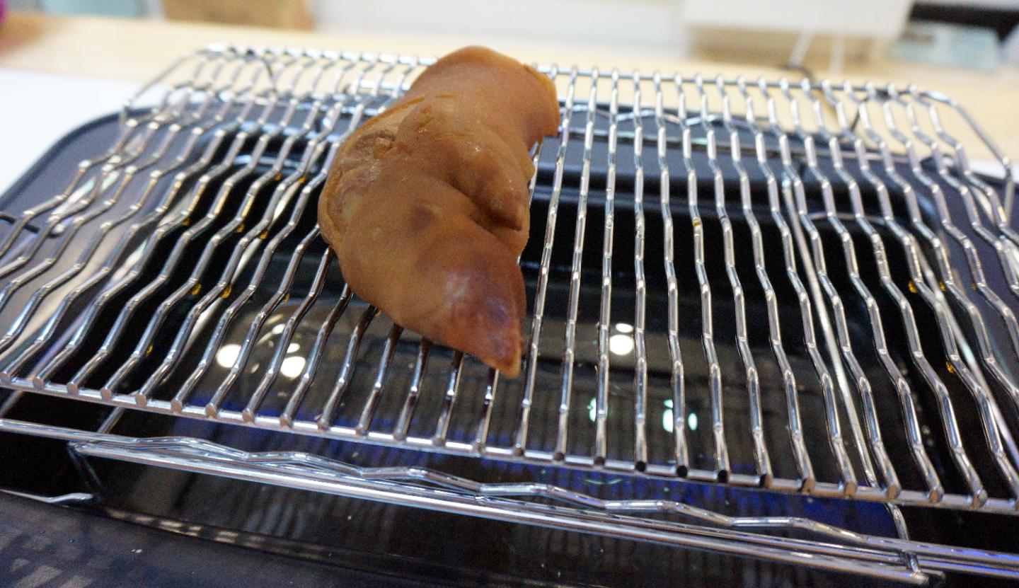 吹着空调吃烤肉空调有味道,吹着空调吃着烤肉