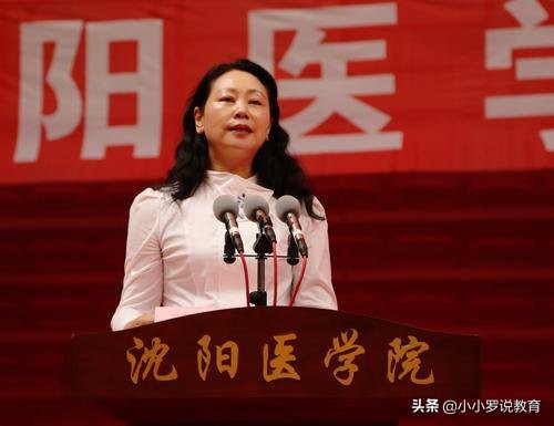 她是医学院高学历美女院长，是我国微生态学专家，美貌和智慧并存