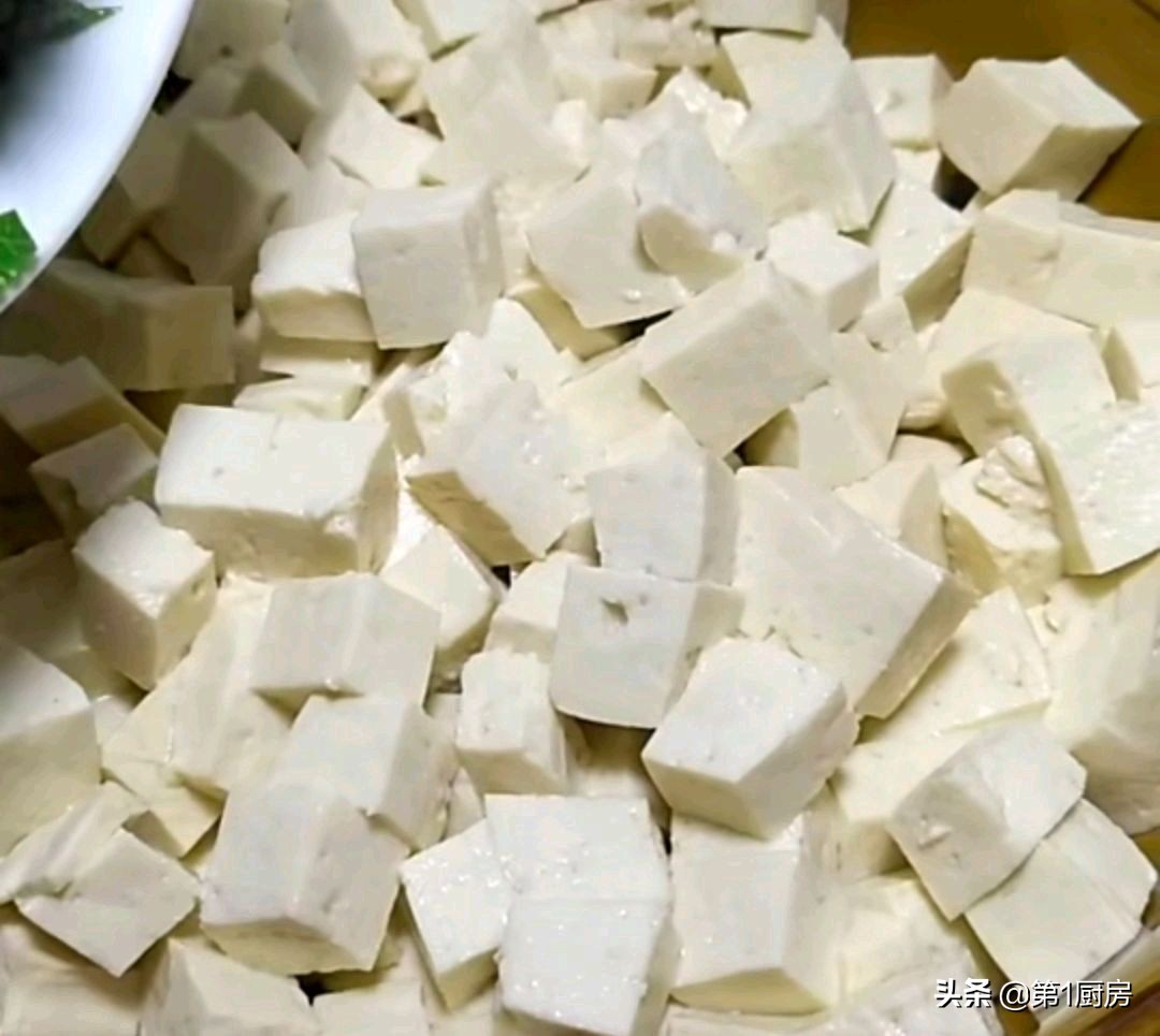 香椿来自春天的味道,香椿煎鸡蛋春天的美食