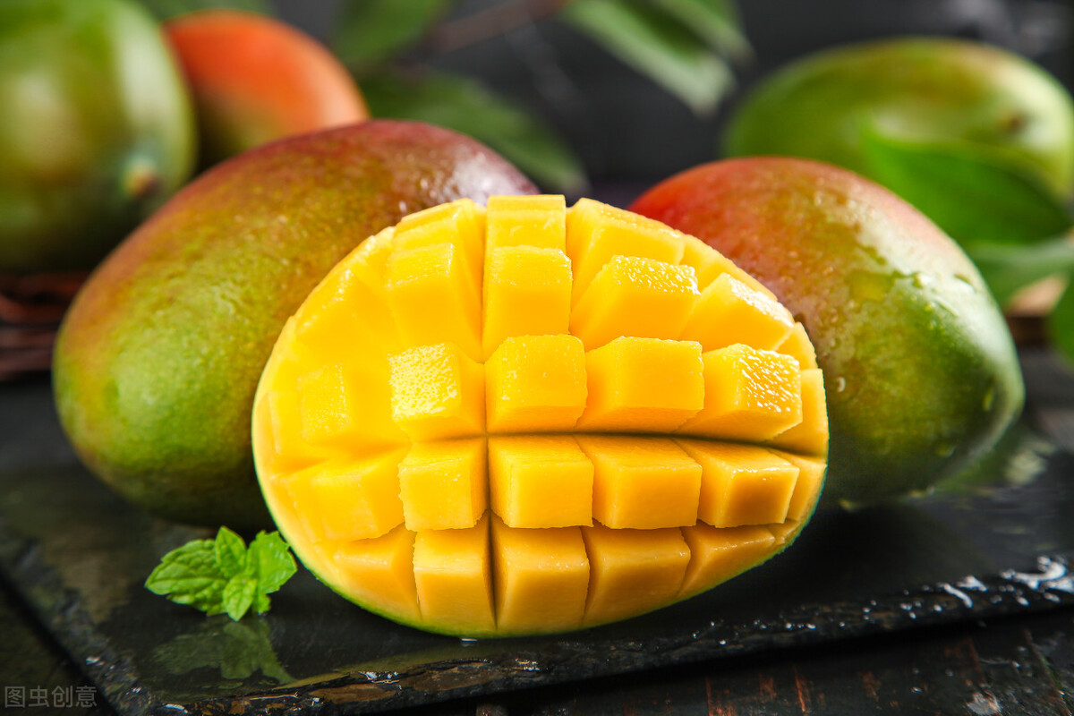选芒果时，别只知道看大小，牢记“3看1闻1吃”原则，个个香甜