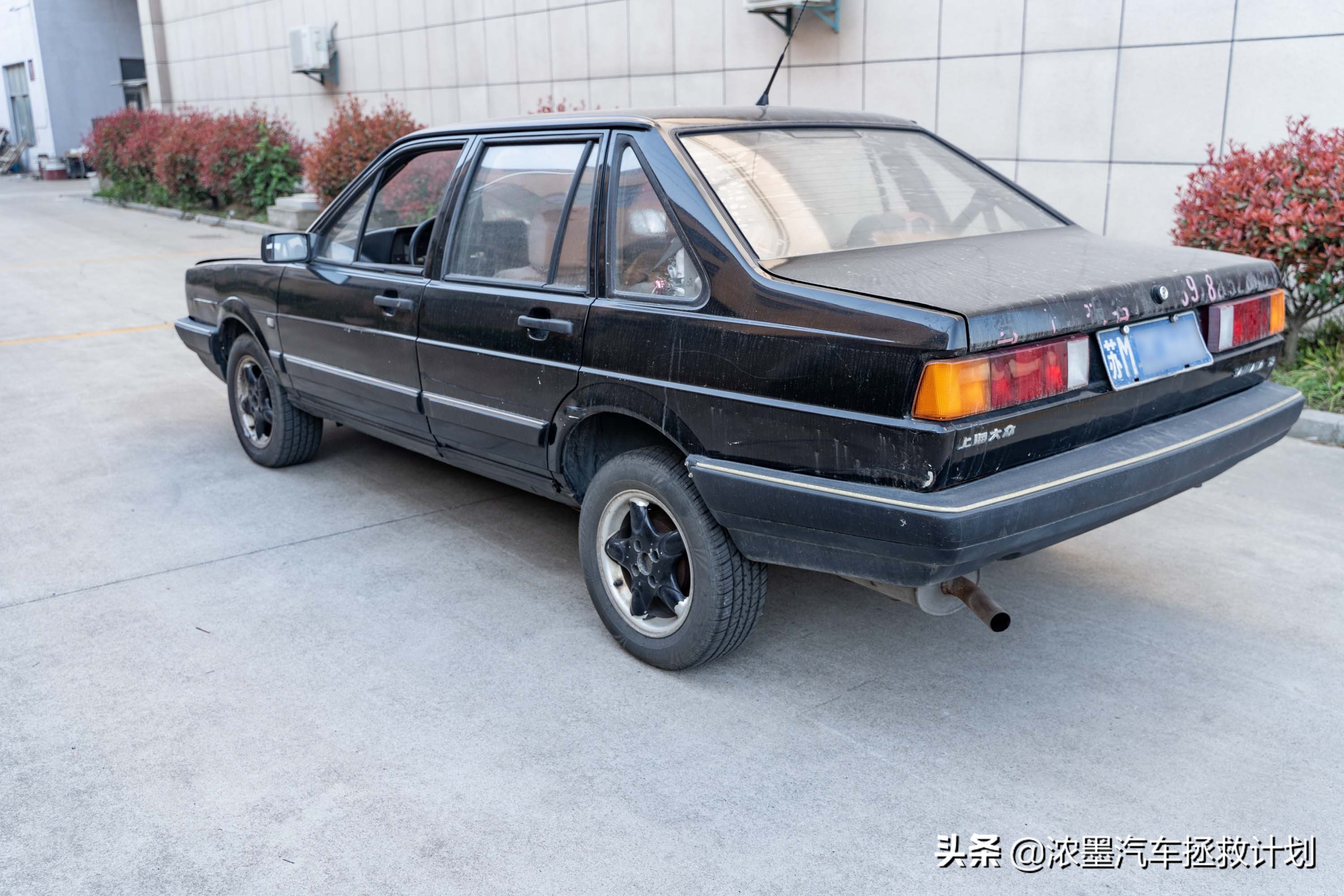 「妙手生花」重建一台战损级桑塔纳，带给它历经千般后的华丽重生