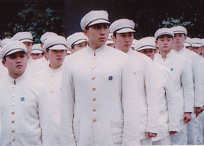 年年岁岁花不同，岁岁年年人无异