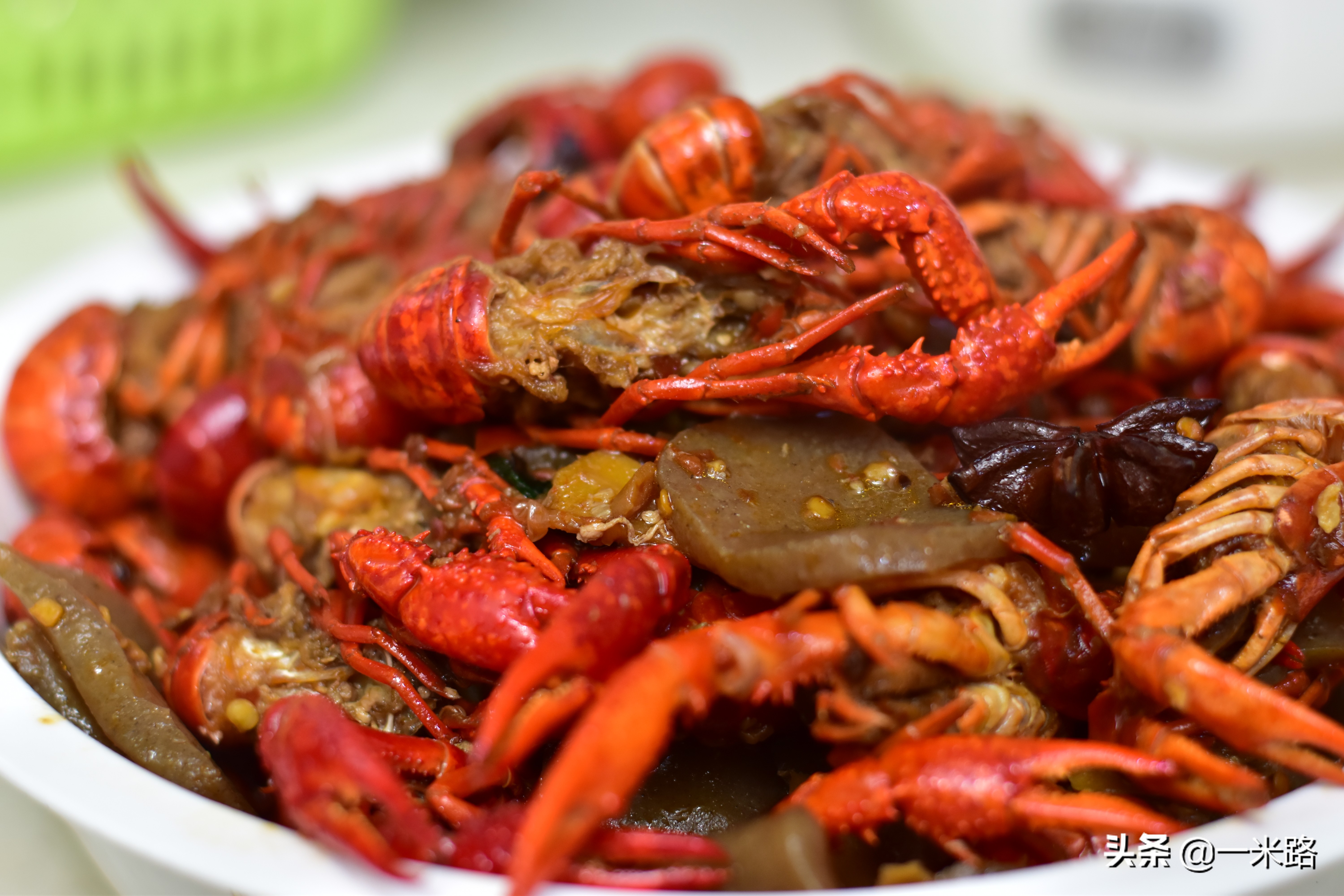 麻辣小龙虾的绝配是魔芋豆腐,又麻又辣多汁,吃起来真带劲