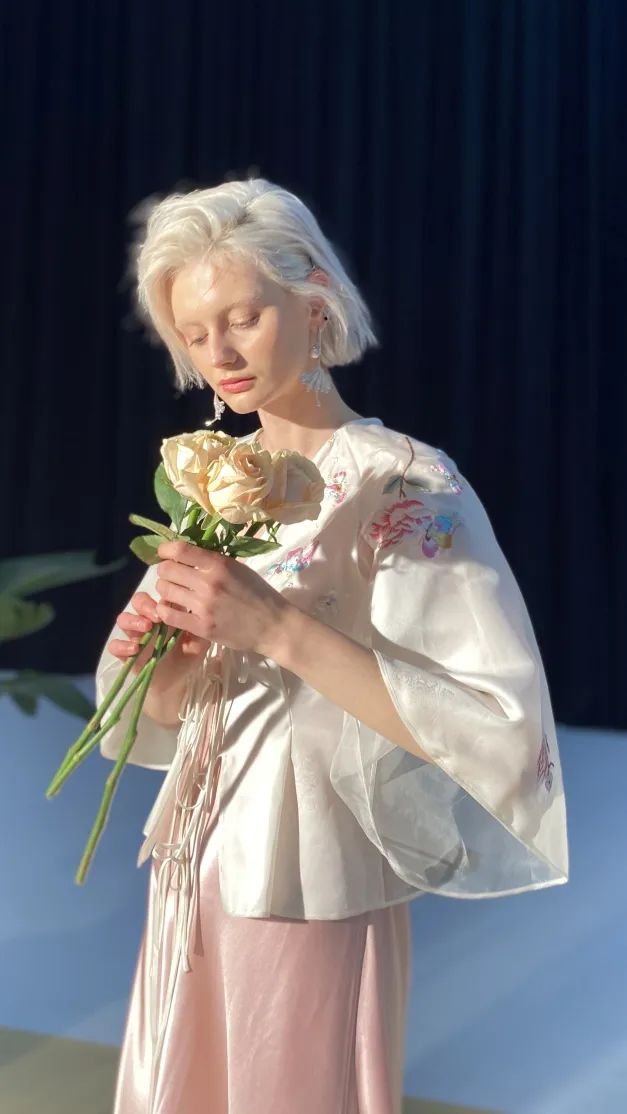 兰公子变身“巧手神探”百乐门老板娘|纸上刺绣,别具匠心