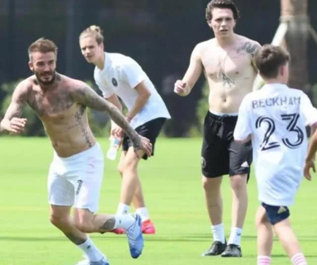 贝克汉姆一家踢球遭批评，虚心接受知错能改，立刻分享防疫建议