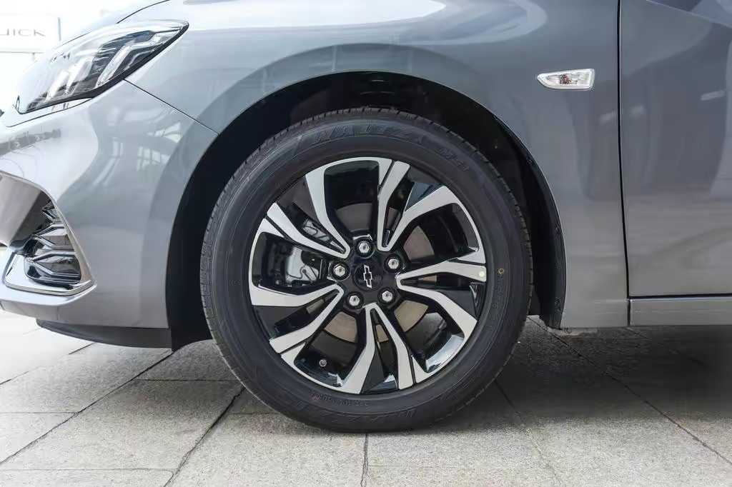 雪佛兰科鲁泽1.0t轻混试驾视频,有颜有实力测试雪佛兰科鲁泽