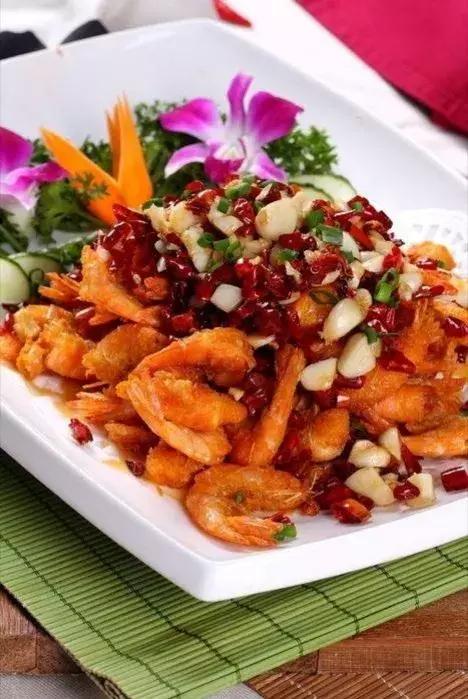 网红兔兔鲜锅来了，三天6.8折，锅子都是水晶的~~