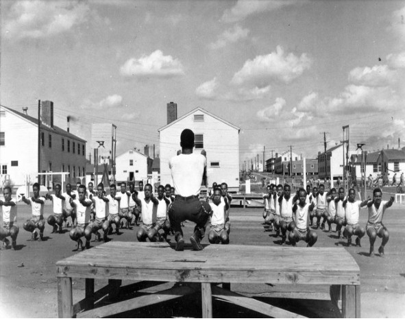 历史背后的故事札记,塔斯克基飞行员电影解说