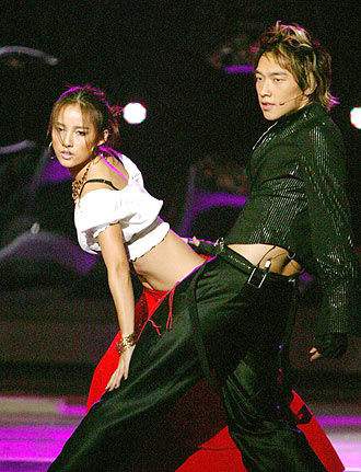 李孝利东大门套装裙,韩国李孝利穿搭