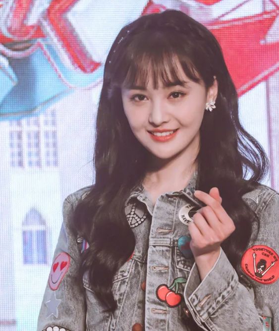 发际线高适合刘海教程不用卷发棒,发际线高不让有刘海怎么扎马尾