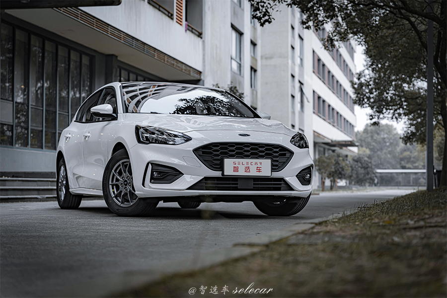 2021福克斯ecoboost180两厢,福克斯2021款三厢180自动锋潮型