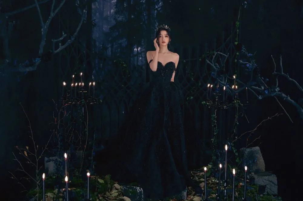 莫非仙女下凡?关晓彤暗黑古堡大片惹人心动