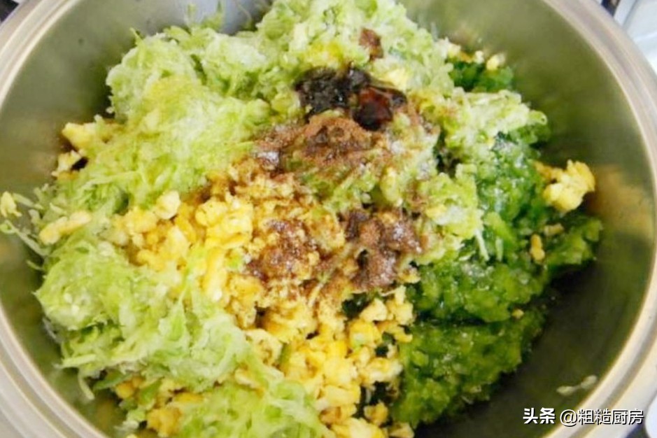 明日入伏,包“头伏饺子”有讲究,吃这3种素馅饺子,美味不油腻