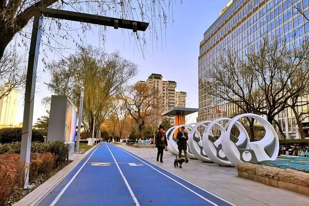 推动老城区旧貌换新颜,推进新老城区品质功能提升