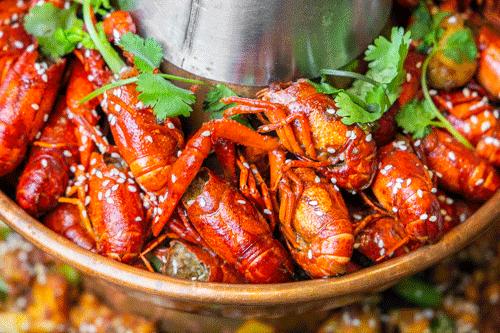 火爆襄阳的3层“壕锅”来袭！还有360°满到爆的龙虾牛蛙双子塔！