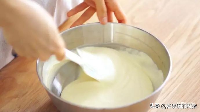 提拉米苏不用隔热打发蛋黄的方法,提拉米苏放蛋黄有什么用