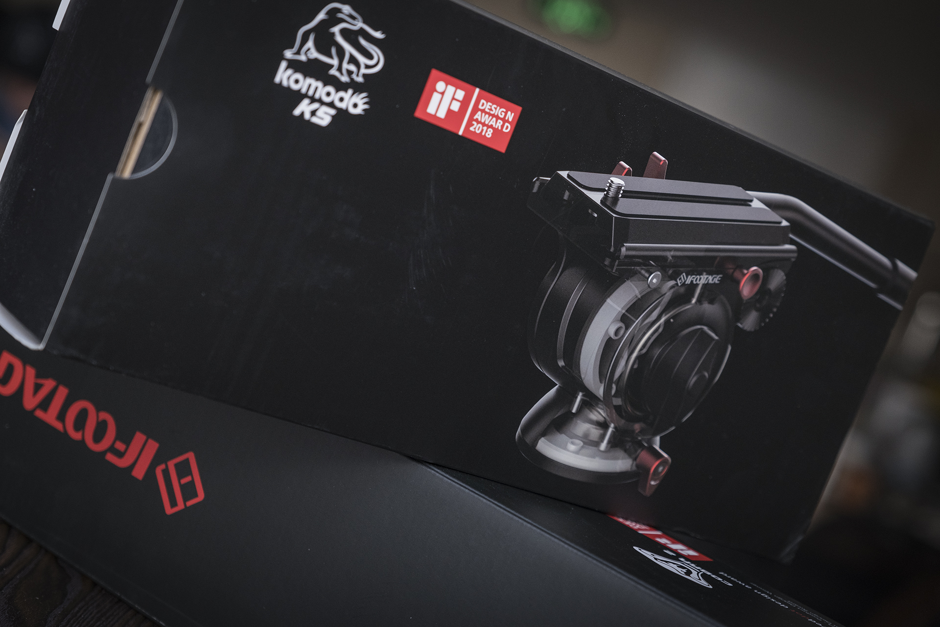 聚目开箱丨明明能靠脸，偏要拼才华——印迹COBRA2代独脚架开箱