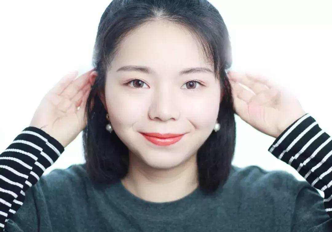 黄皮看过来开价口红试色,黄皮入手豆沙色