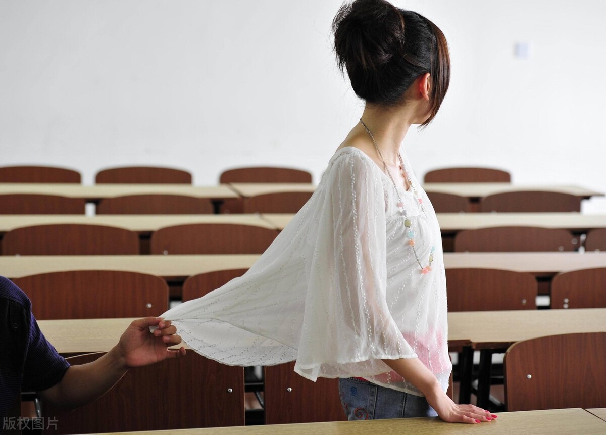 和前男友同居过该不该告诉现男友,跟前男友同居过要不要告诉老公