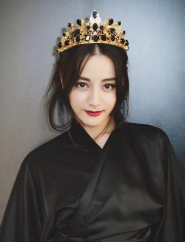 王嘉尔为lisa打calllisa点赞评论,lisa怎么回应王嘉尔