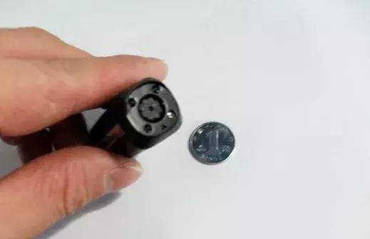 做spa被直播住酒店发现摄像头，还有姑娘租房被*拍偷**了半年