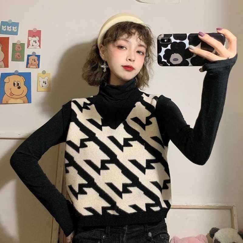 打底衫搭配不同衣服的穿法,红色紧身高领打底衫的多种穿法