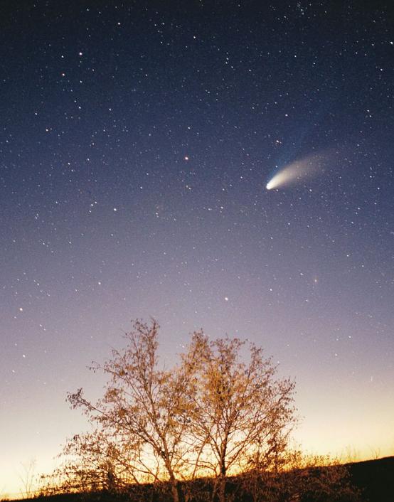 彗星本质上是什么,彗星发光原理是什么