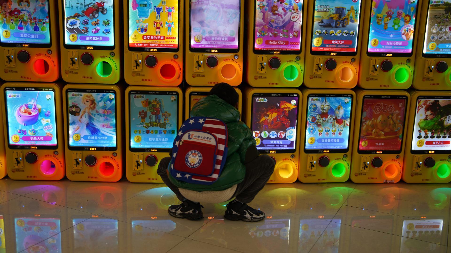 永诺yn35mmf2标准定焦镜头测评,永诺35mmf2和适马35f2对比