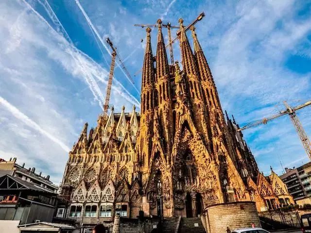 巴塞罗那72小时:住进高迪的幻梦世界