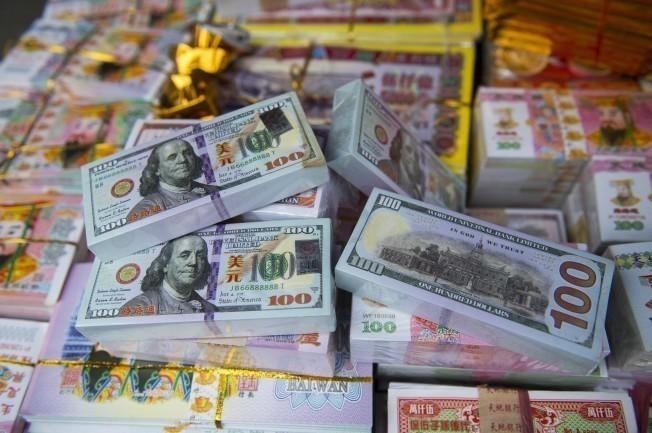 活久见！中国冥币在国外火了，网友：天地银行之欧美分行？